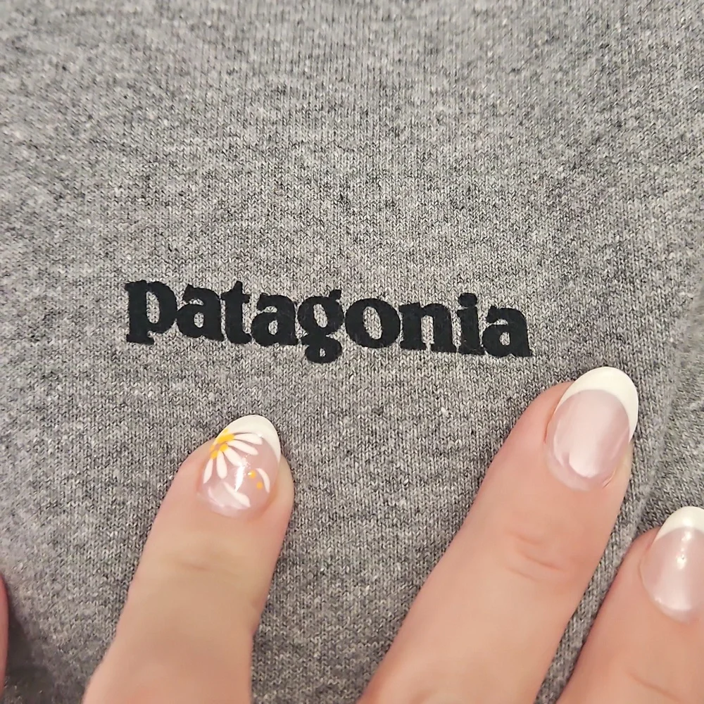 Patagonia P-6 Logo Crew Neck Sweatshirt with Back Logo Grey Heather Men Large